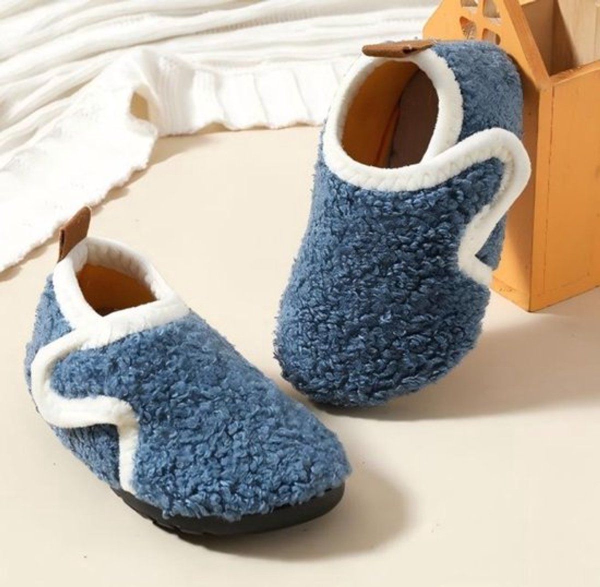 Blue children's cotton slippers with soft lining and non-slip sole, suitable for indoor winter wear for boys, size 24/25.