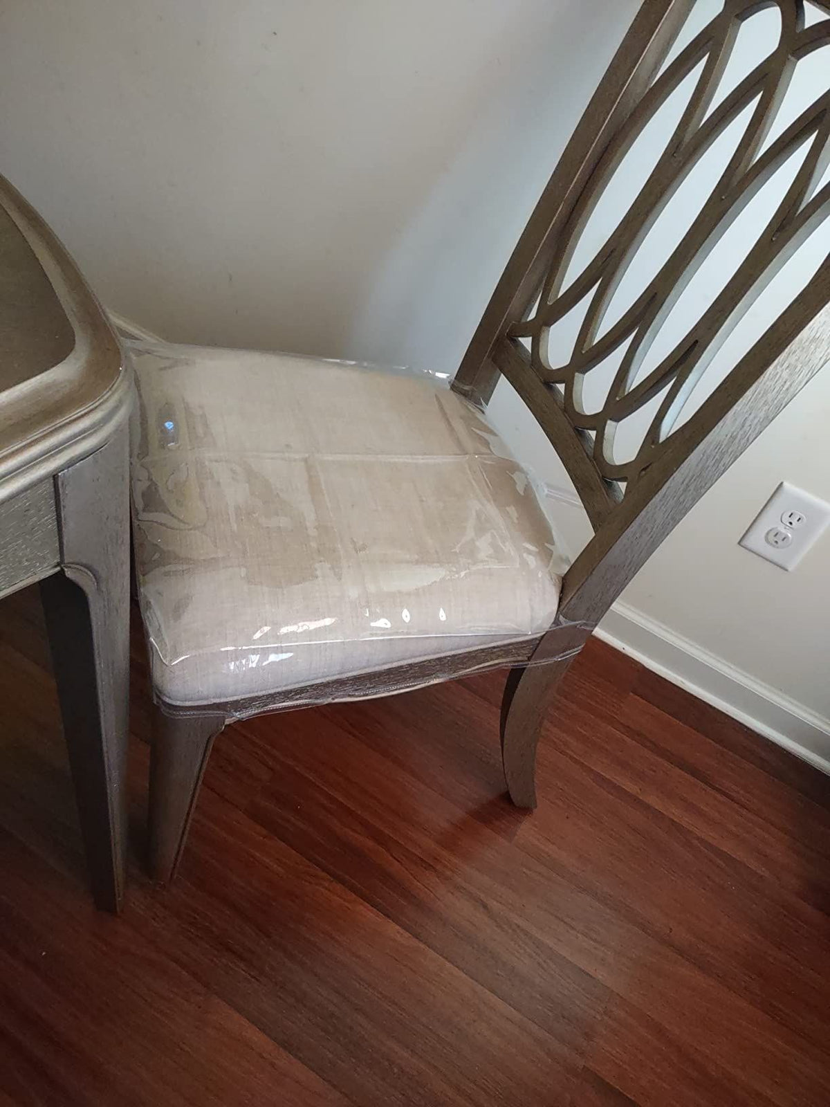 Clear plastic chair cover for dining chairs, waterproof and adjustable, ideal for kids’ pretend play and protecting baby and kids’ seats.