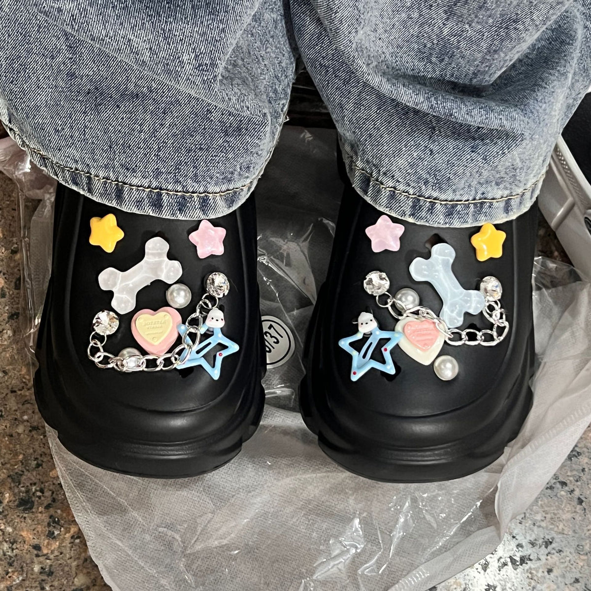 Unisex children's summer sandals with colorful pattern, slip-on clog design, suitable for garden, bathroom, and casual wear.
