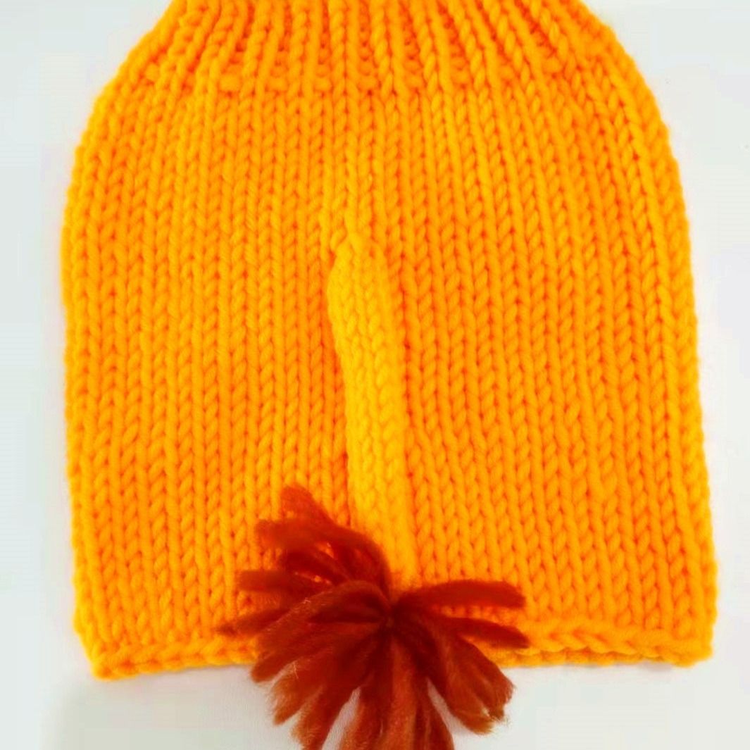 Handmade newborn crochet outfits for boys and girls, infant photo shoot costumes, cozy knitted baby clothing set.