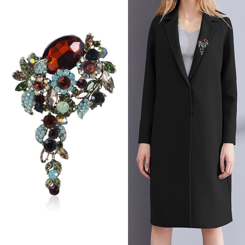 Fashion brooch pin featuring a fish drip oil flower design with crystal glass accents, perfect for women's clothing and accessories