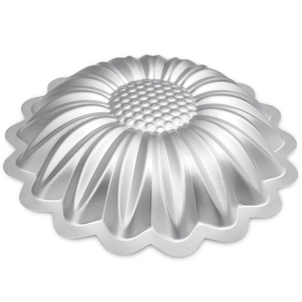 Everything Baby non-stick cake baking pan with metal mold for DIY cakes, versatile bakeware for family gatherings and birthdays.