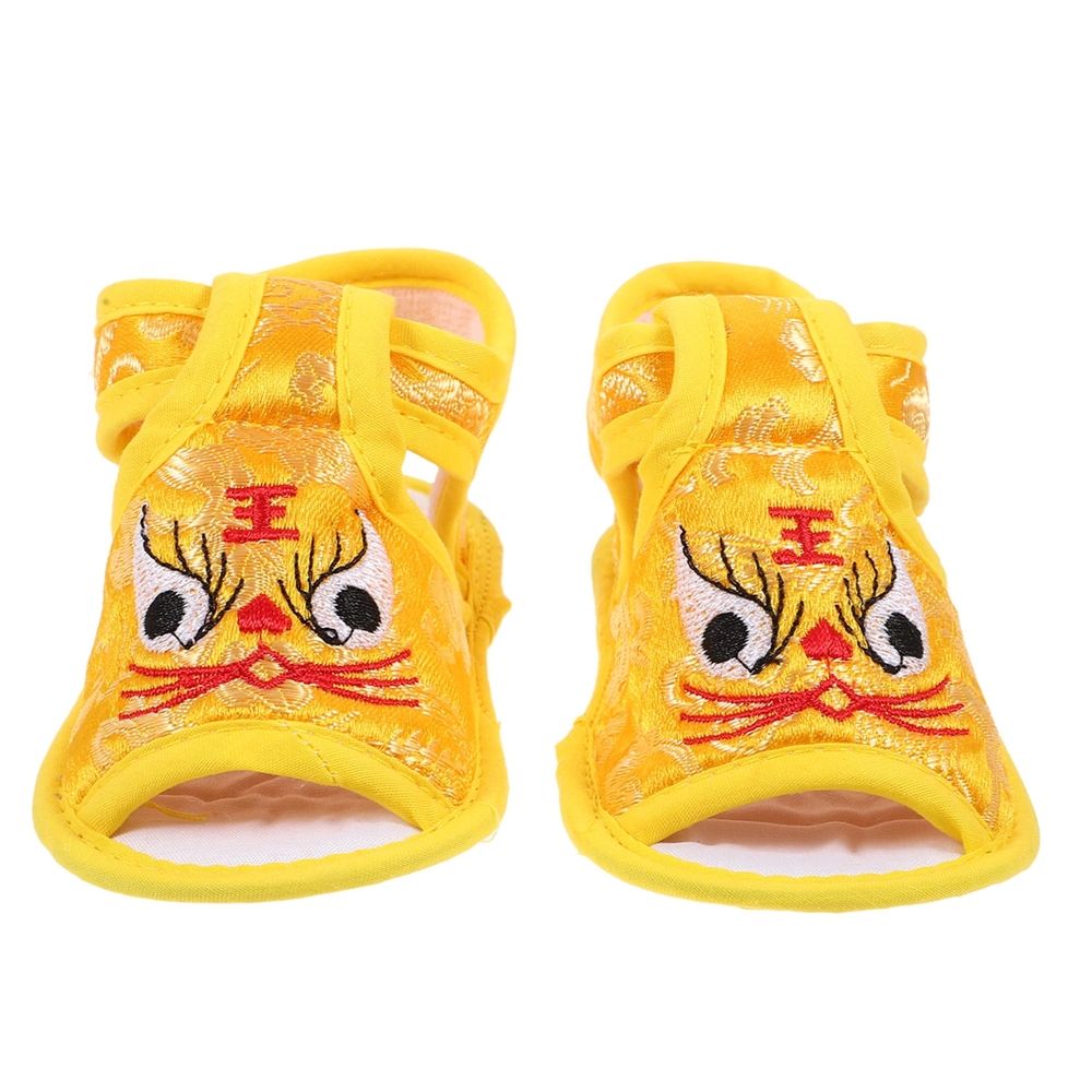 Girls soft sole shoes by Everything Baby, breathable and comfortable Chinese style footwear for kids, shown in a pair.