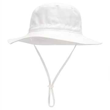Baby sun hat with wide brim, lightweight breathable cotton, white foldable beach bucket hat for boys and girls ages 0-8 months.