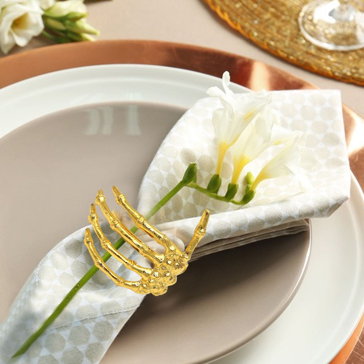 Black ghost-shaped napkin ring with alloy buckle for Halloween-themed tableware, featuring a spooky hand design.