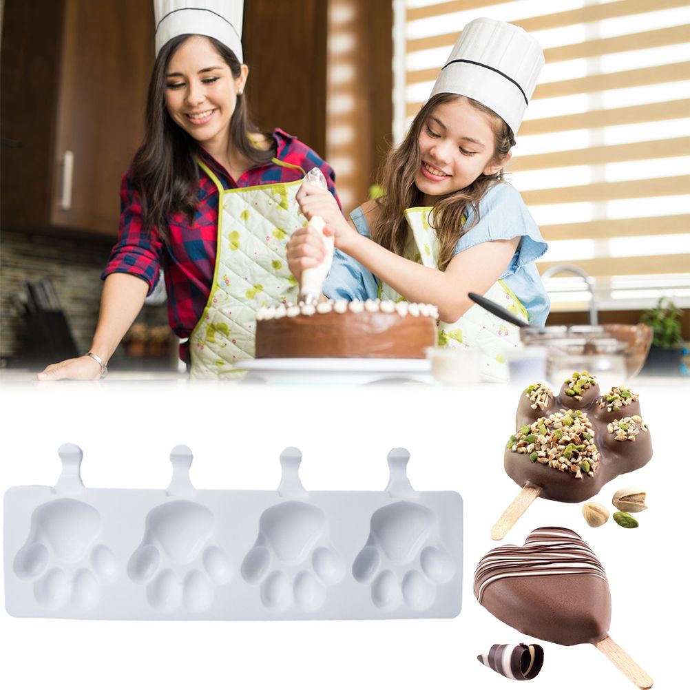 Heart-shaped silicone ice cream mold with four cavities, ideal for homemade popsicles, cakes, and jellies for kids.