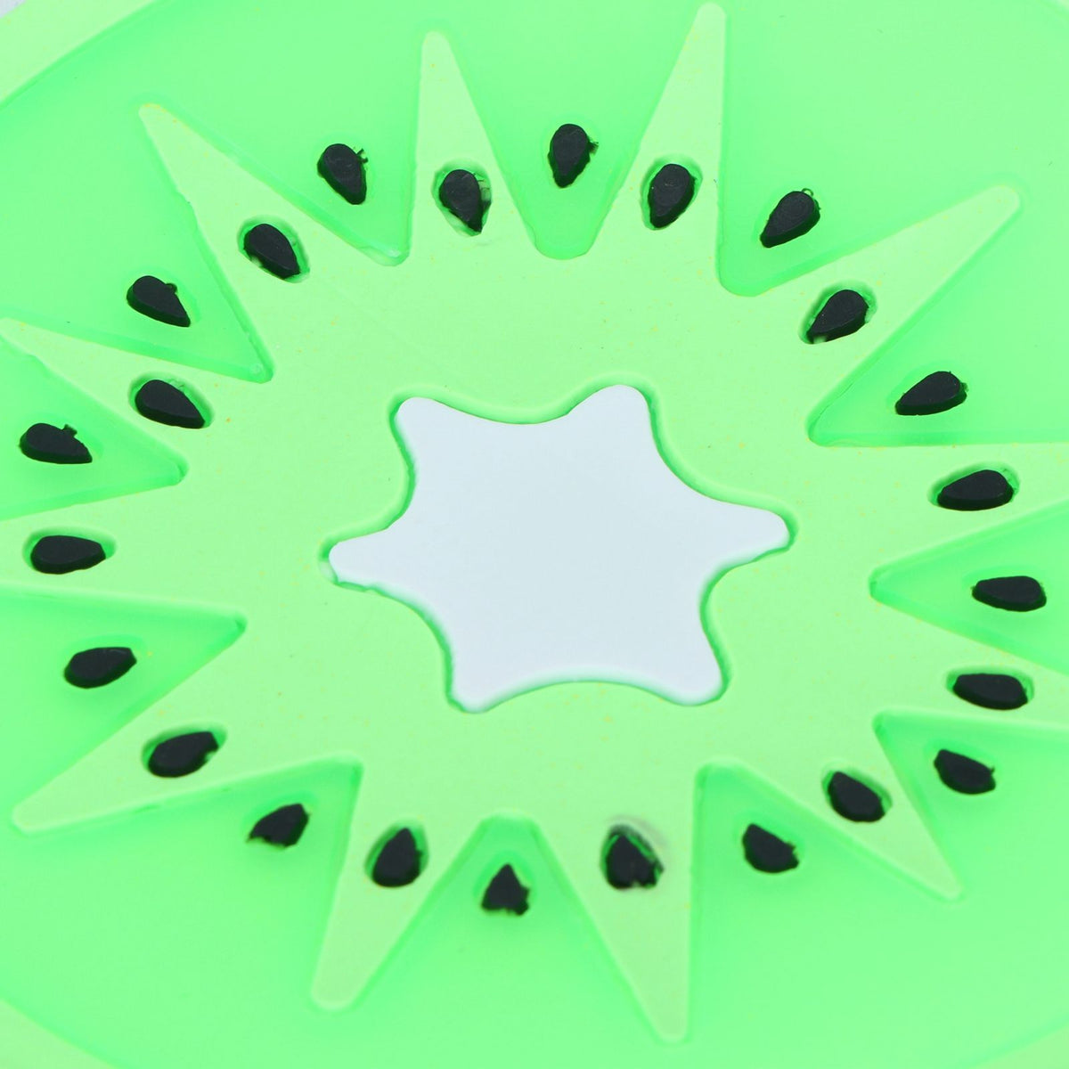 Silicone kiwi fruit-shaped coaster and placemat for cups, ideal for baby and kids' nursing and feeding tableware accessories.
