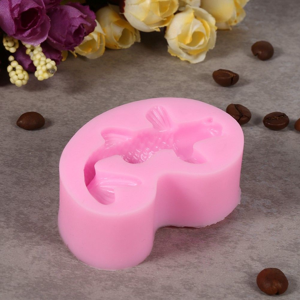 3D fish-shaped silicone fondant mold for cake decorating, ideal for chocolates and sugarcraft in baby and kid's pretend play.