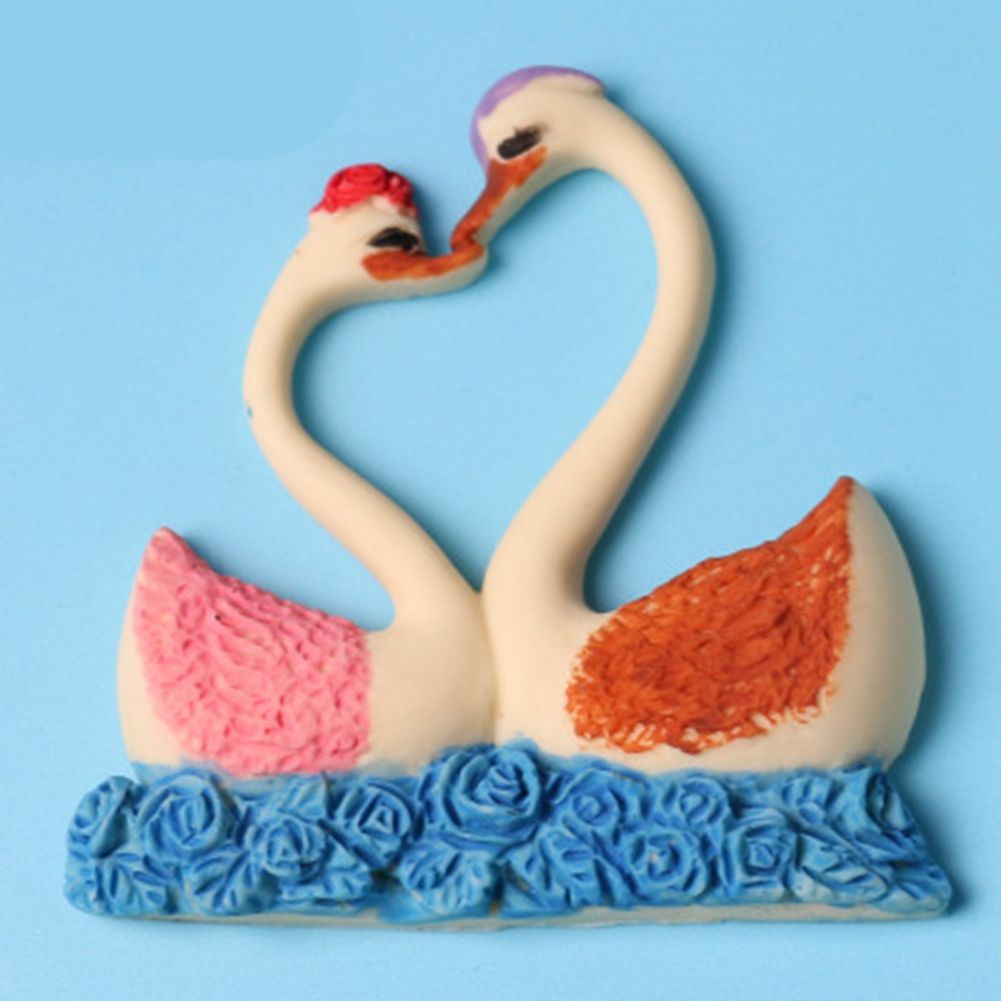 Silicone cake mold with sweet couple swan pattern for desserts and chocolates, ideal for baking and DIY cake decoration.