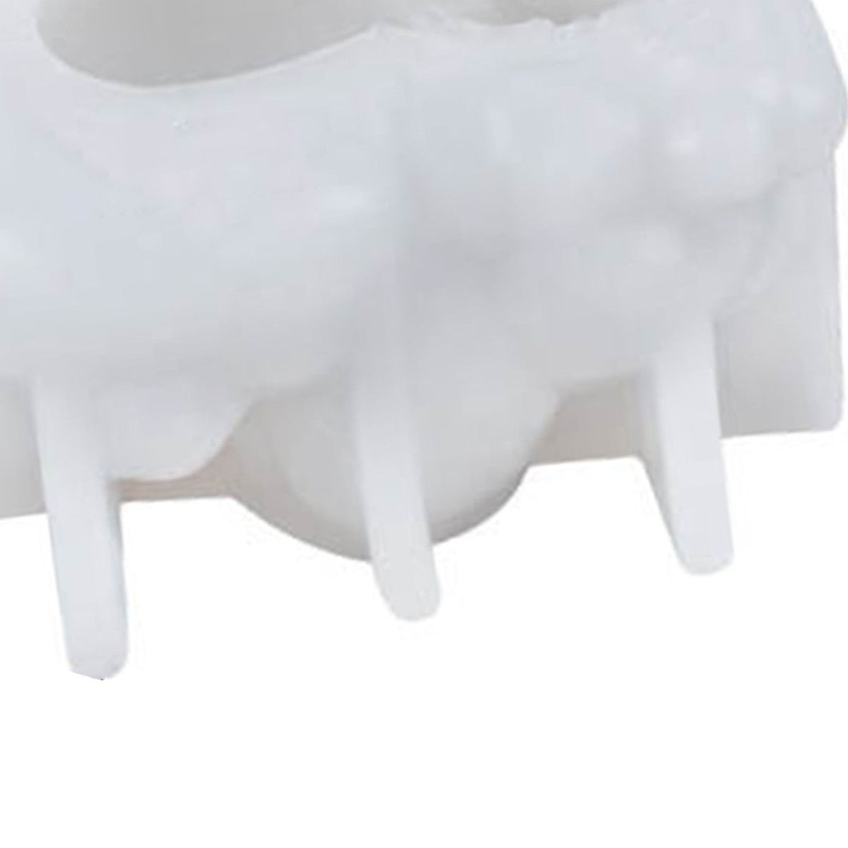 Roaring dragon-shaped silicone ice cube mould for DIY home bar and party ice, featuring a three-dimensional, hangable design.