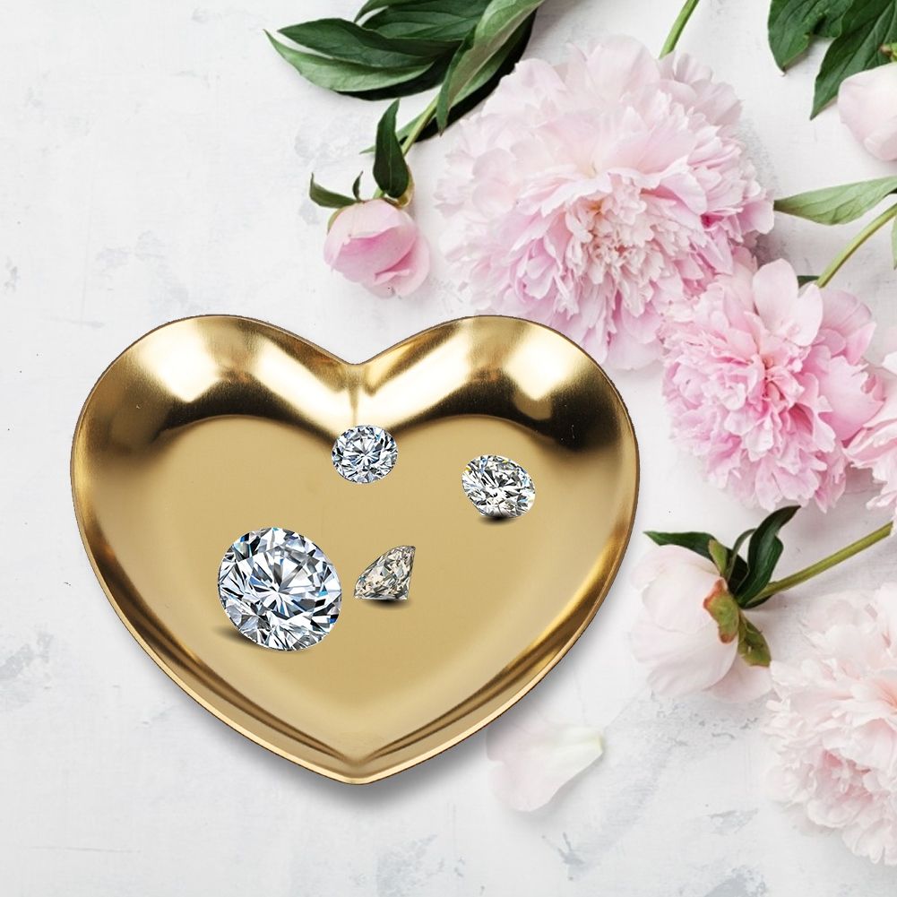 Gold stainless steel heart-shaped plate tea tray with compartments, used as a fruit tray or jewelry organizer for baby and kids nursing.