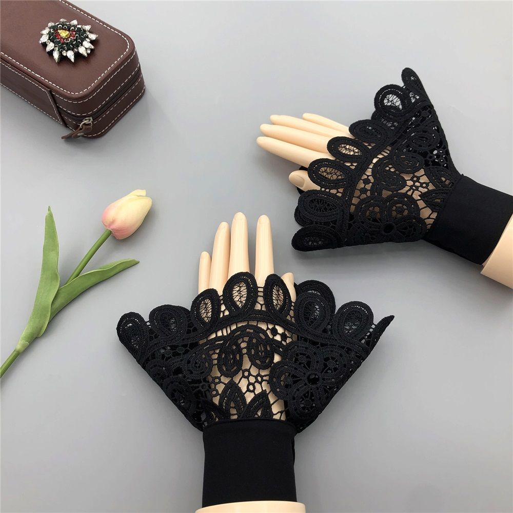 Black women's lace hollow floral fake collar and wrist cuffs set, stylish accessories for teens and girls' shirts or T-shirts.