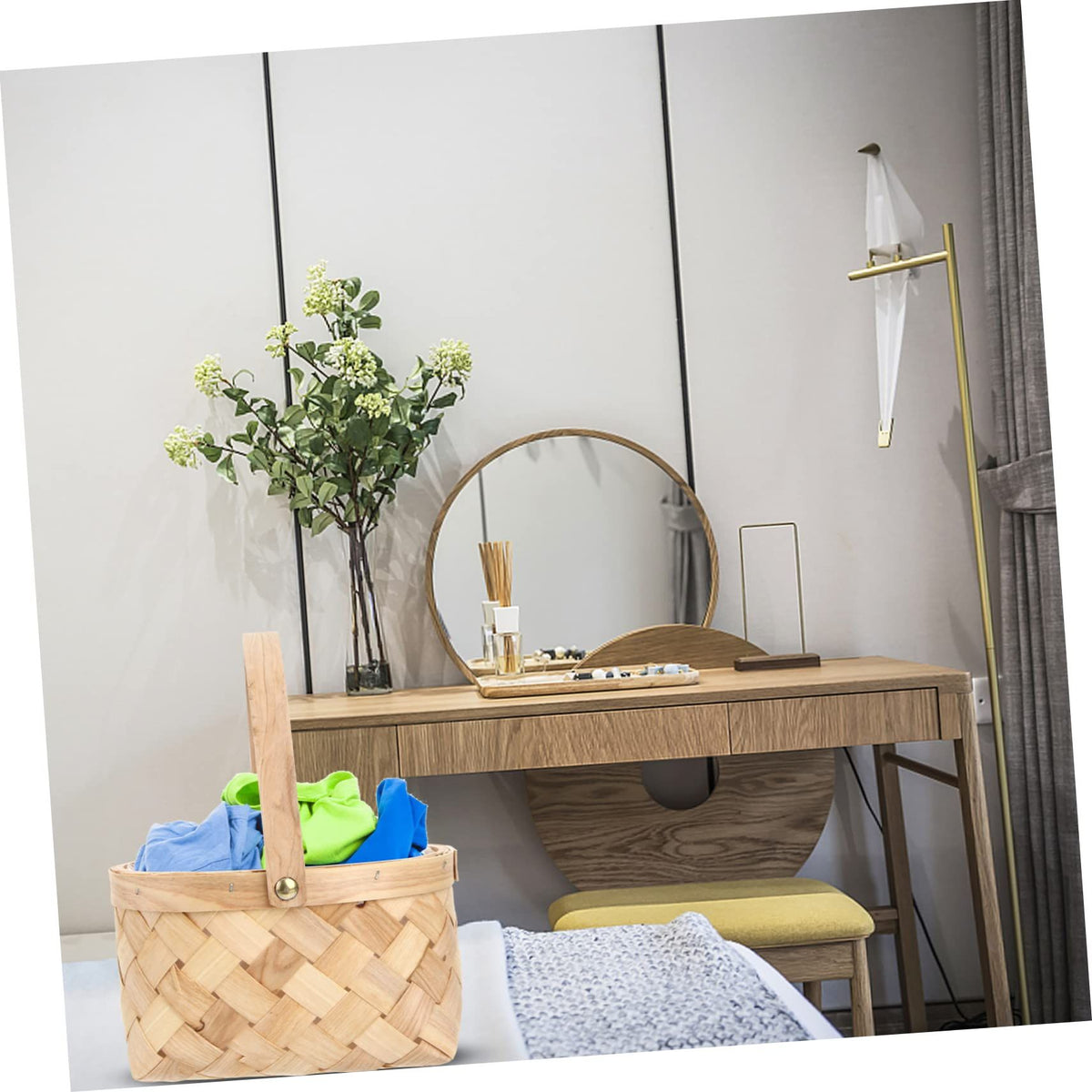 Mini woven baskets with handles, rustic hanging flower baskets for outdoor play, miniature hampers and scene props for kids.