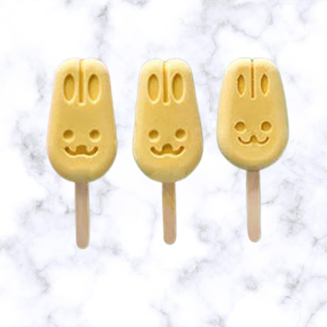 Silicone popsicle molds with 5 cavities and lids, perfect for homemade ice cream and DIY frozen treats for kids.