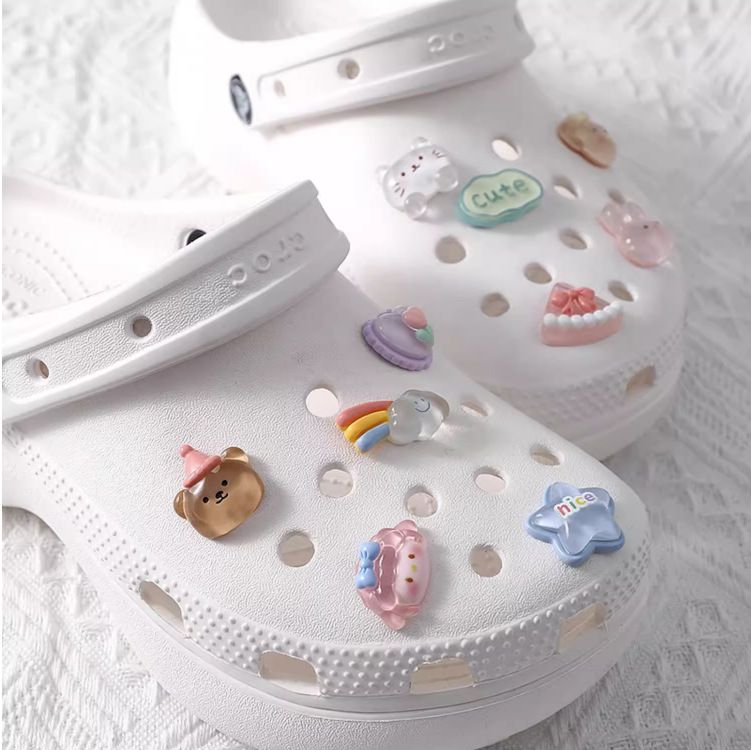 Set of 20 unisex adorable shoe charms for Crocs, featuring resin cartoon flowers and pearl chains for girls and women.