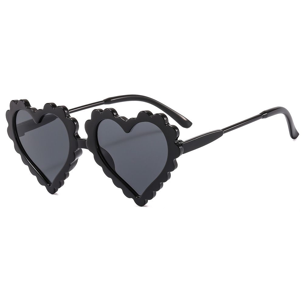 Set of four girl heart-shaped sunglasses for toddlers, featuring UV protection, perfect for outdoor parties and beach days.