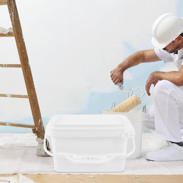 White Paint Bucket with Lid PP Material Lightweight for Home Use