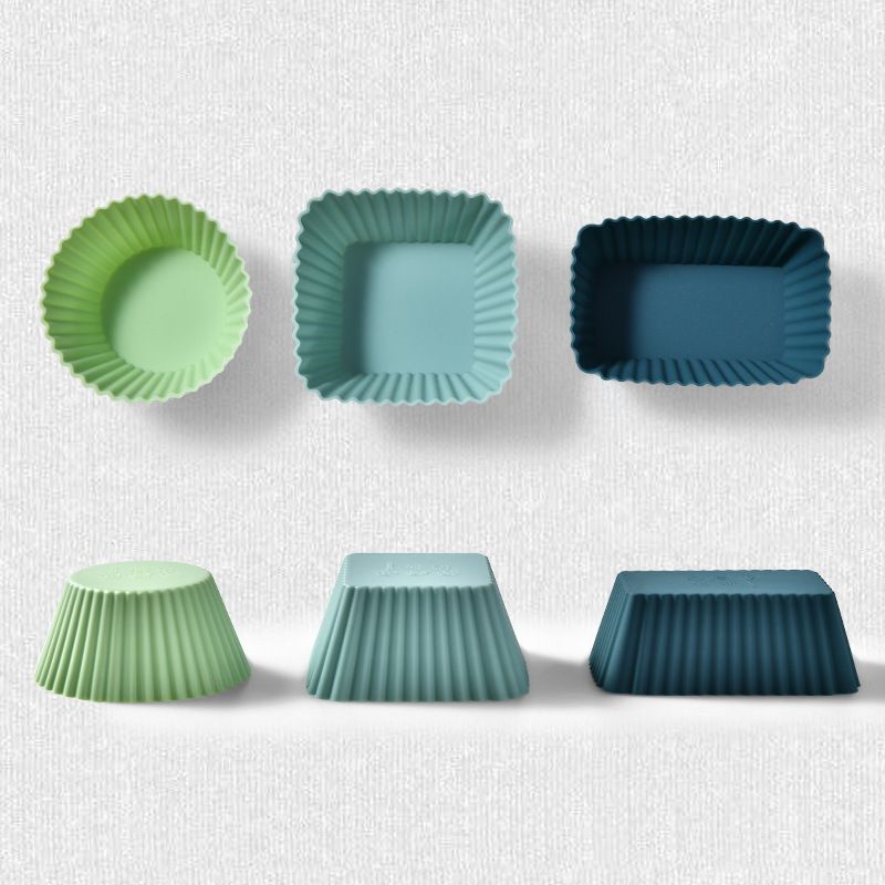 Silicone cupcake liners with three round shapes, reusable baking cups for muffins, pastries, and cake molds, suitable for baking.