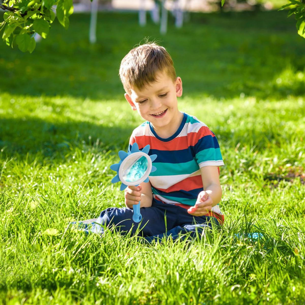 Pink and blue handheld magnifying glasses for kids and seniors, ideal for reading, hobbies, and science exploration.