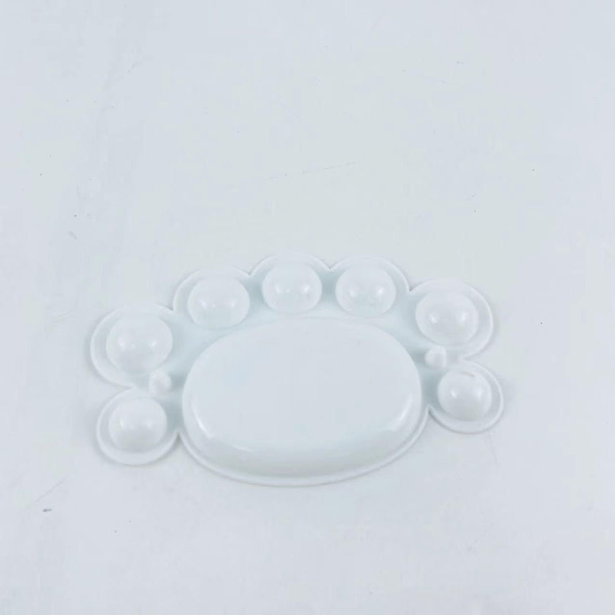 Plastic paint palette for artists, 1-piece paint tray and holder for painting and art projects, suitable for kids and beginners.