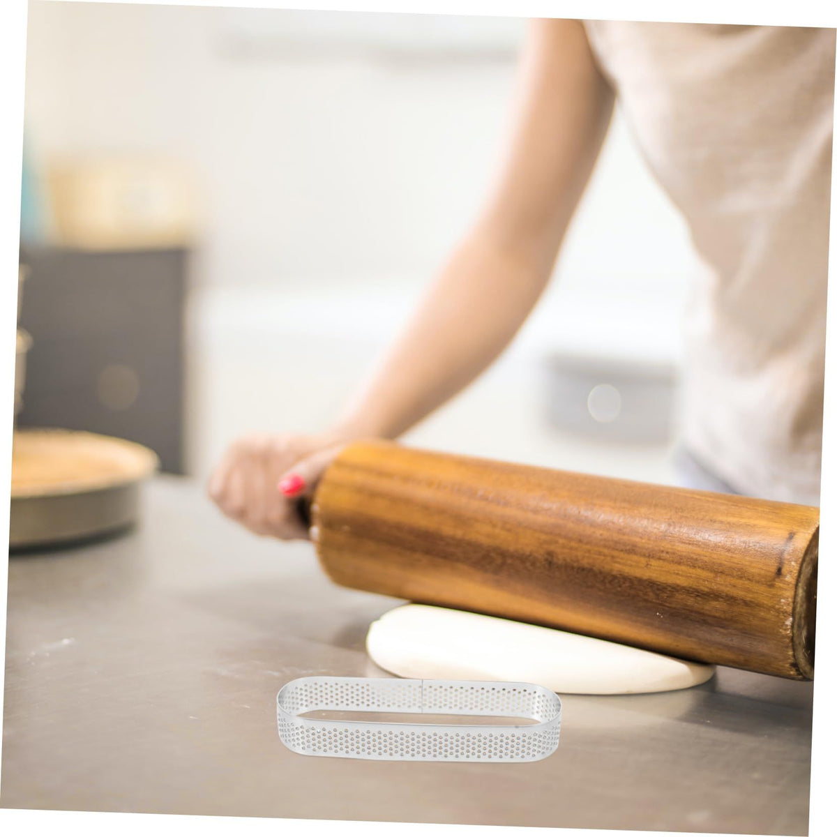 Stainless steel tower ring multifunctional baking mold for cake and mousse, household baking ring with various sizes.