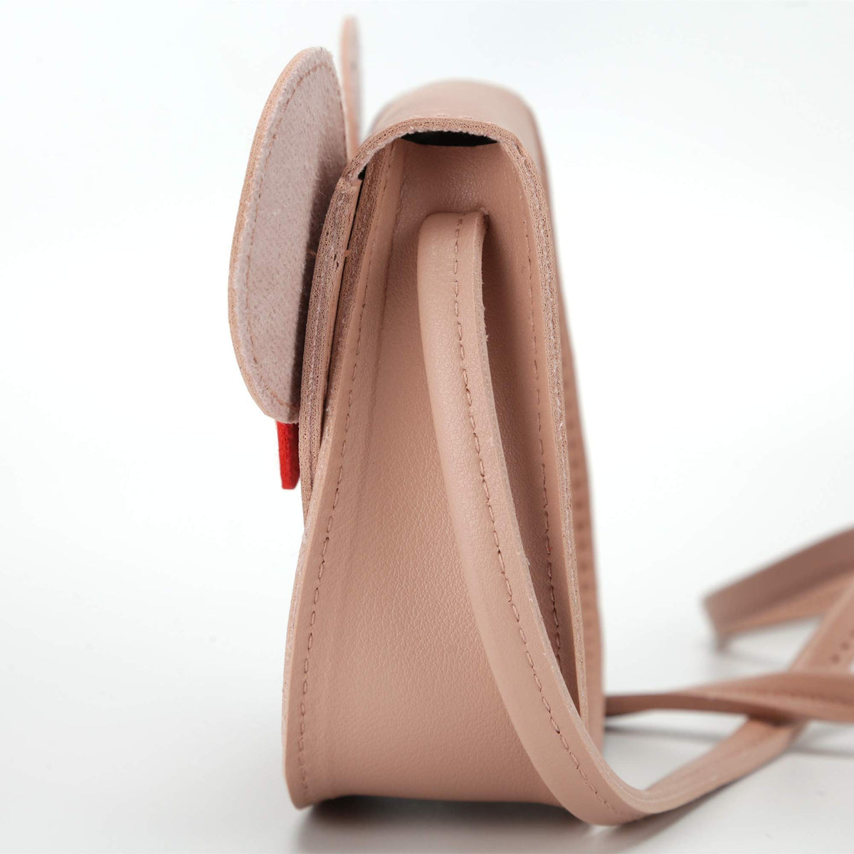 Cute little girl's purse with bowknot and cartoon mouse ears, made of PU, perfect for kids' accessories and playful style.