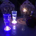 Flashing LED round-shaped coaster illuminating a glass, ideal for parties, bars, and home entertainment.
