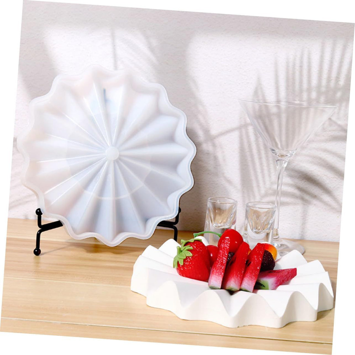 Silicone draining tray mold for fruit snacks, DIY desserts, and epoxy crafts, featuring crystal decor details for baby and kids feeding.