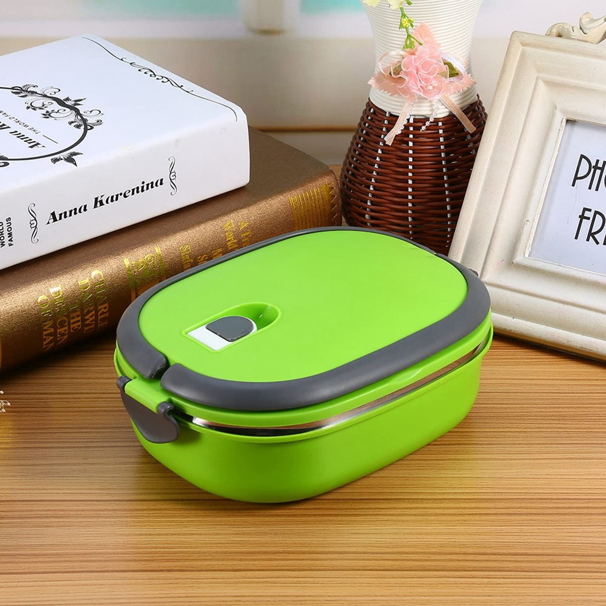 Stainless steel thermal bento lunch box with leak-proof lid, portable food container for kids, designed for easy food transportation.