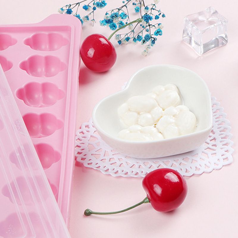 Silicone 24-ice cube tray with spill-resistant lid for freezing and stacking, ideal for baby feeding and drinks.