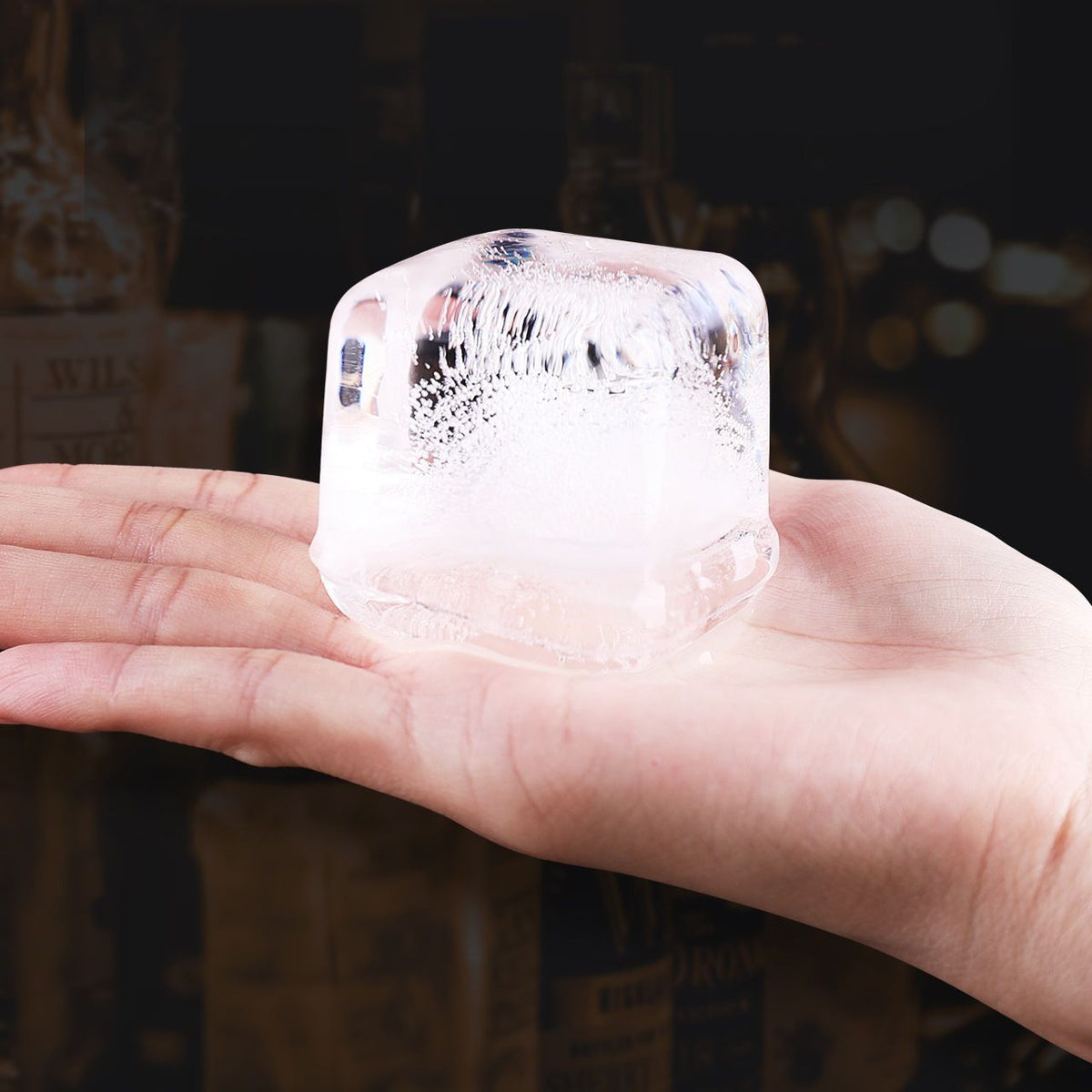 Large silicone ice cube tray with lid, stackable square design, easy release, BPA-free for baby feeding and beverage chilling.