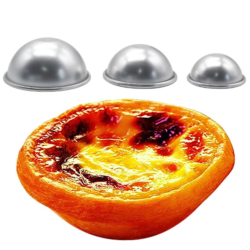 Set of three metal cupcake rings and silicone baking trays for chocolates, candies, and gelatinas, ideal for baking and candy making.