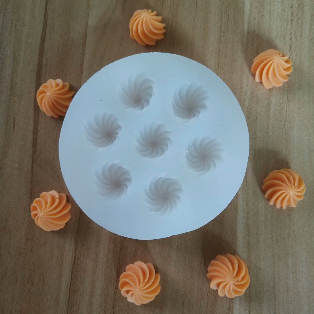 Set of three non-stick silicone molds for ice, chocolate, and candies, ideal for baking and children’s treats.