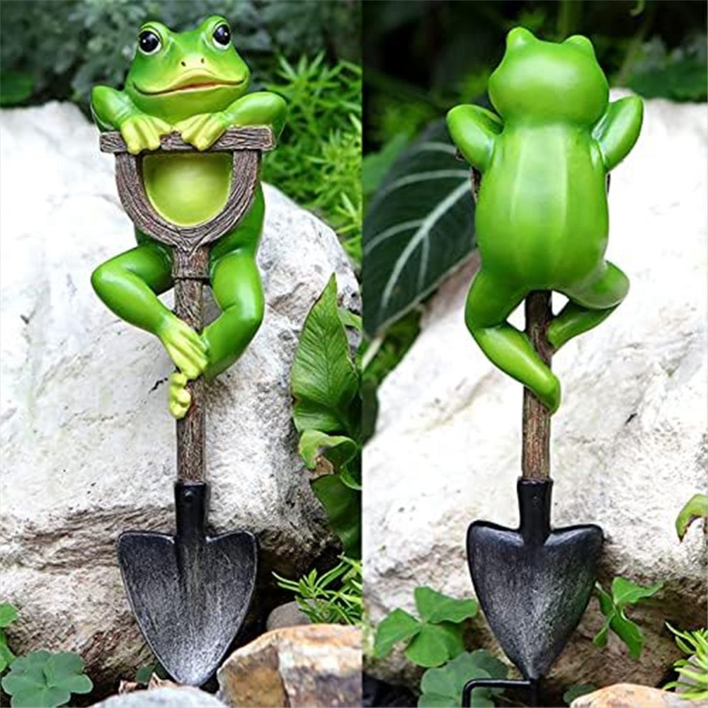 Hand-painted green resin frog figurine holding a shovel, outdoor garden statue, 16.5cm decorative toy for kids' outdoor play area.