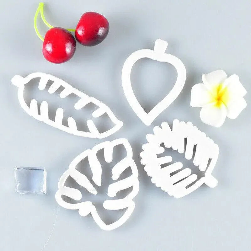 Palm tree turtle leaf cookie cutter and fondant mould for cake decorating, perfect for sugarcraft and baking projects.