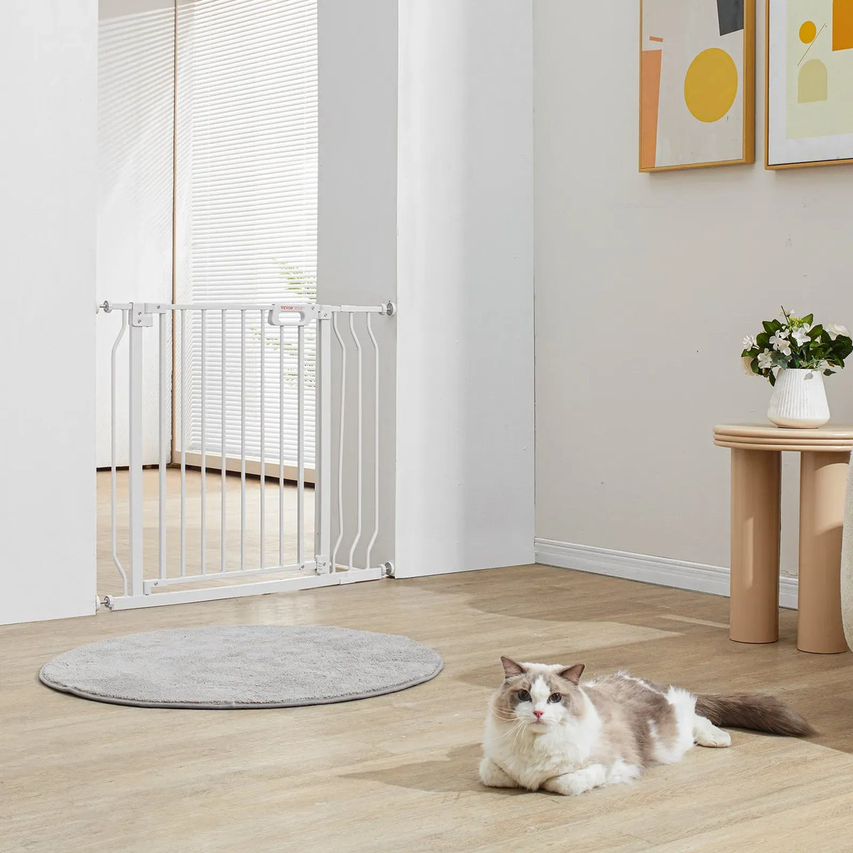 White baby gate by Everything Baby, 749-990 mm wide and 762 mm high, for stairs and doorways, safety gate for kids and pets.