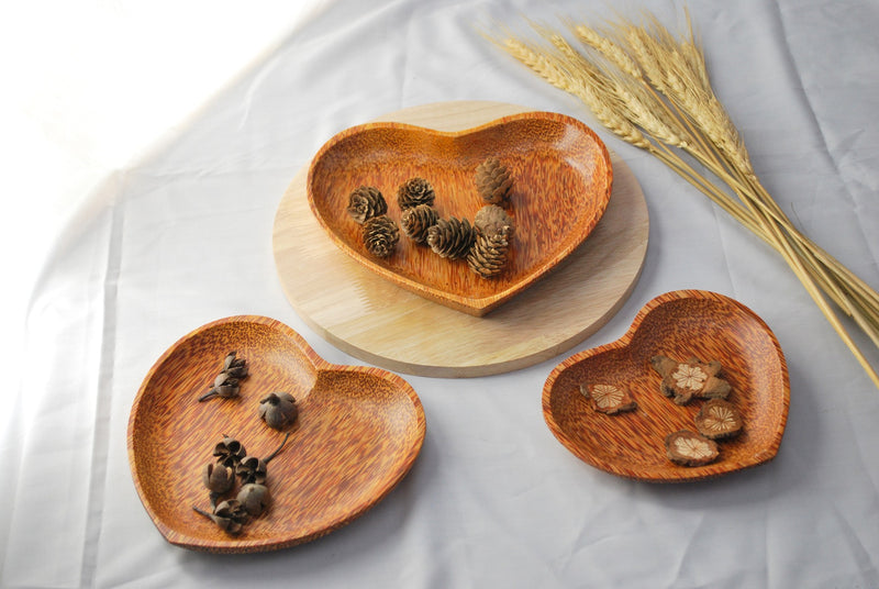 Set of 3 Coconut Wood Heart Shape Plates Natural